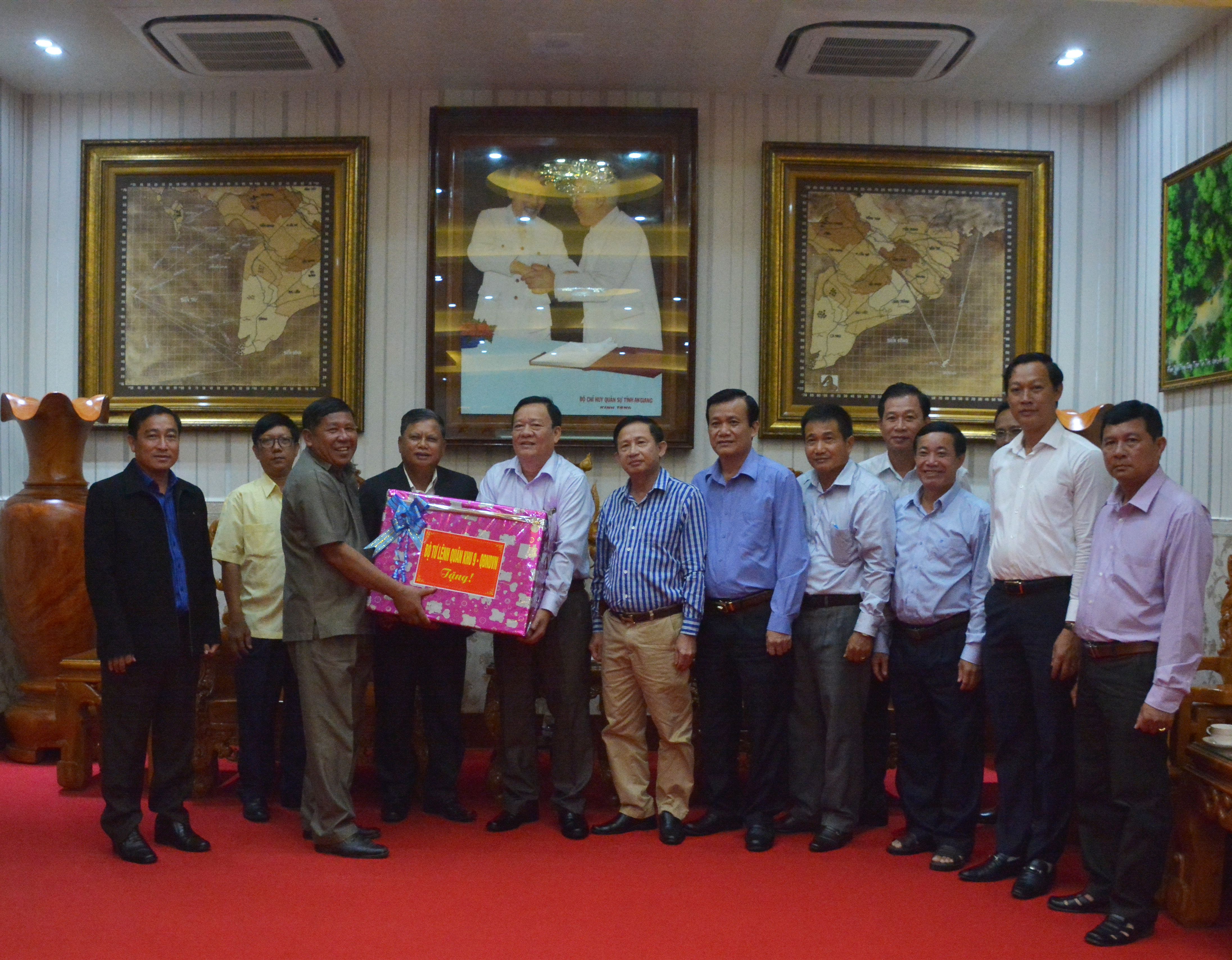 Đoàn cán bộ Cục Phát triển, Quân đội Hoàng gia Campuchia thăm, chào xã giao BTL Quân khu 9